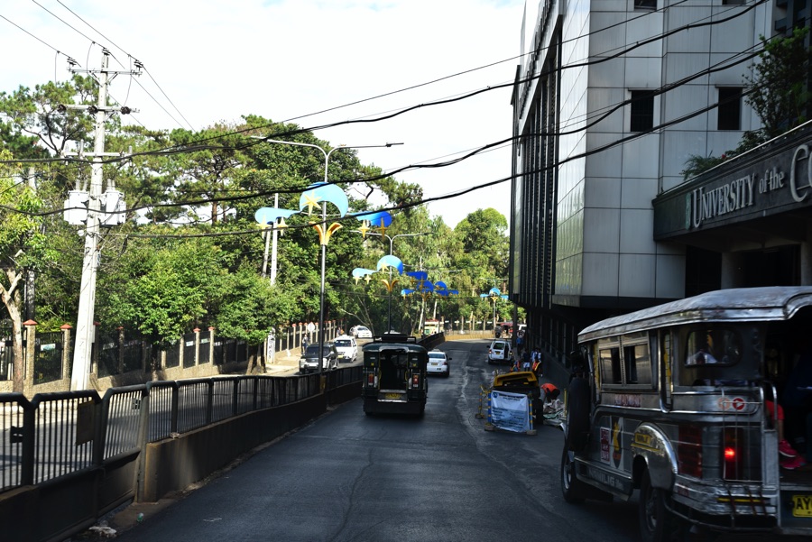 フィリピン　街　電線