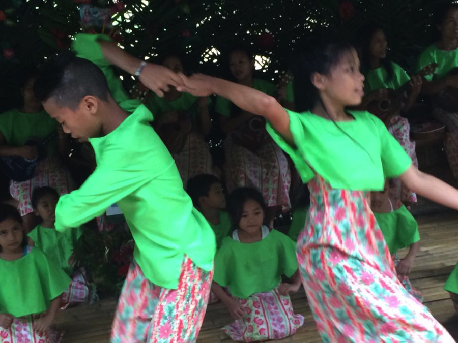 フィリピン　フィリピーノ　ダンス